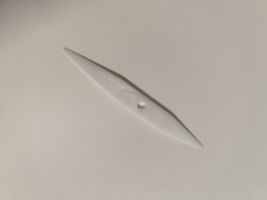 Pomôcka na vypáčenie gumičiek