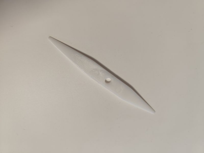 Pomôcka na vypáčenie gumičiek